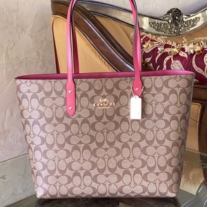 NWT Coach signature town tote handbag purse